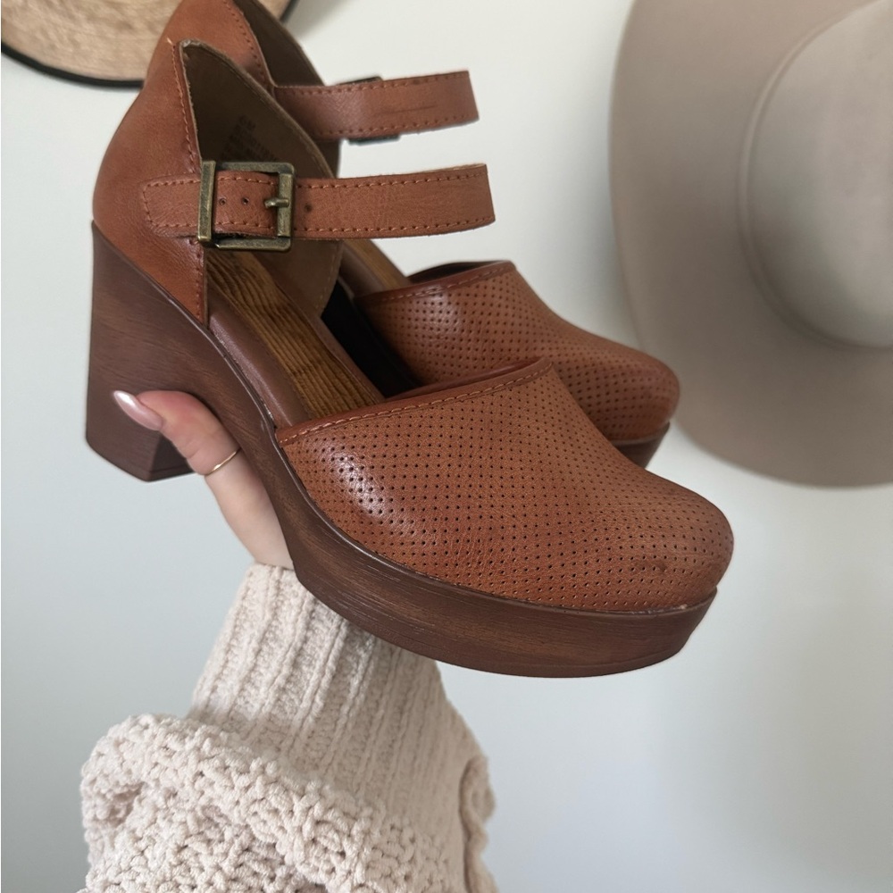 BOC Mary Jane Clog Tan Leather Platform Heel Shoes